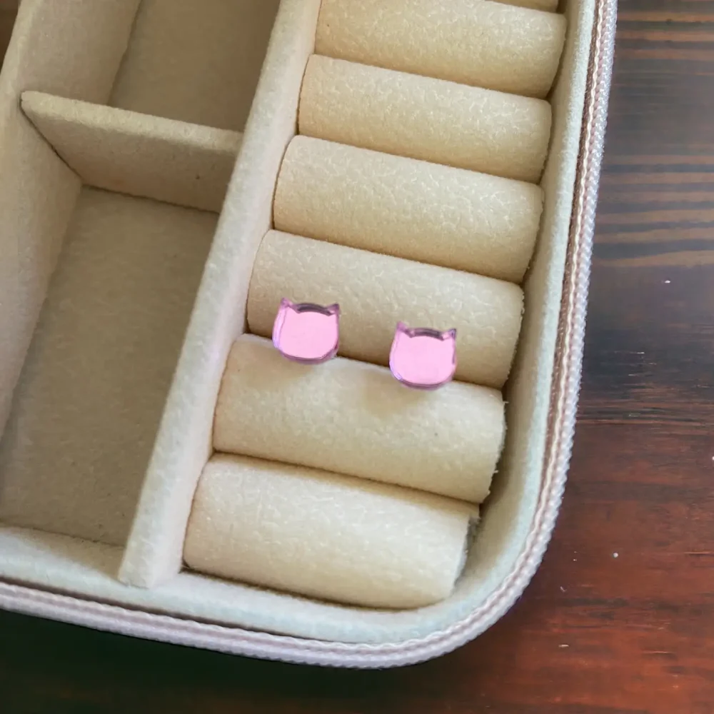 Pink katte-ørestikker i ægte sølv - Image 2